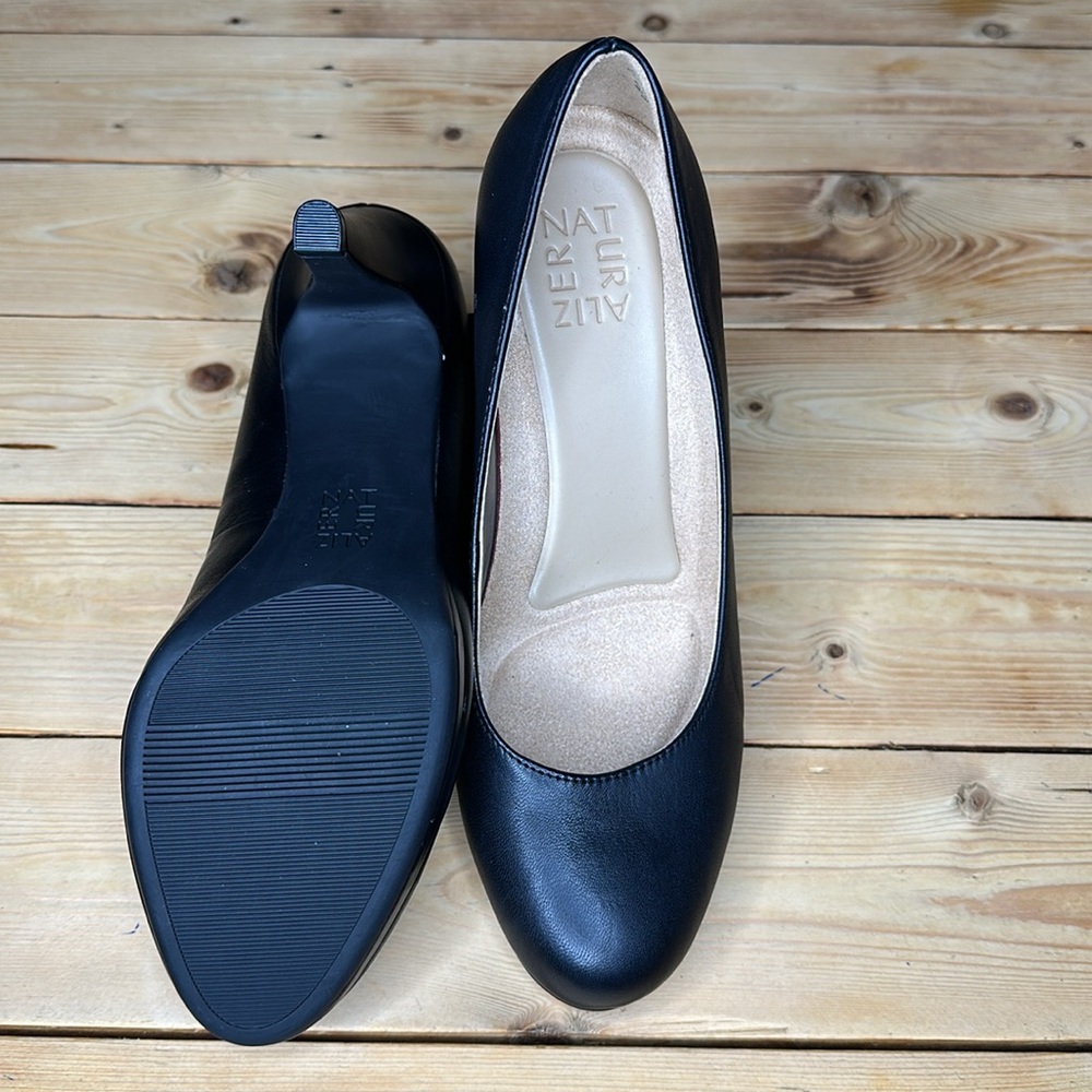 Naturalizer Sz 7.5W Black Leather Heels - Picture 3 of 7